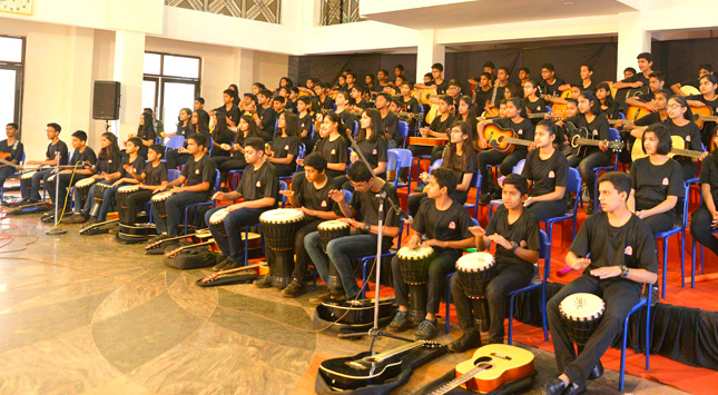 STUDENTS CREATE RECORD OF PLAYING 
										NATIONAL ANTHEM ON 100 GUITARS